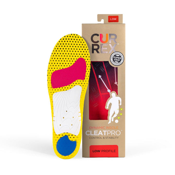 Semelle CURREX CLEATPRO avec base jaune, rouge, blanche et bleue à côté d'une boîte marron clair avec semelle rouge à l'intérieur #1-choisir-son-profil_low