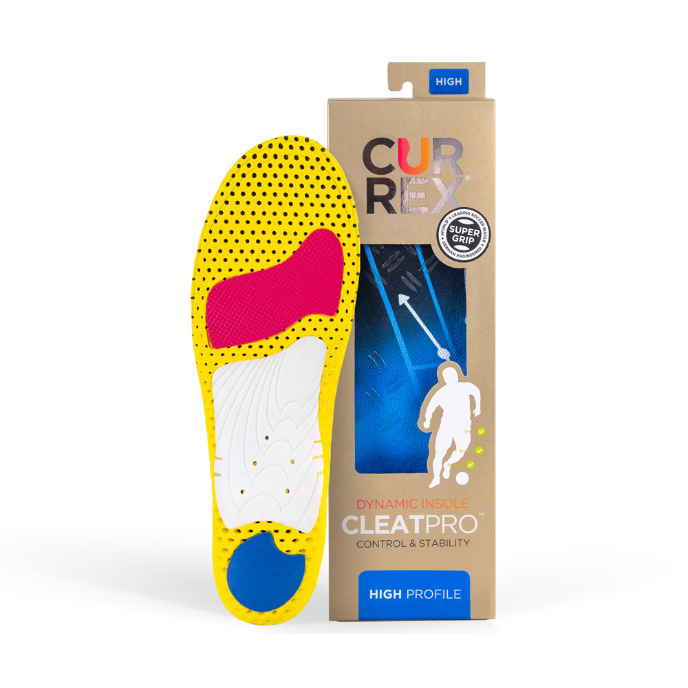 Semelle CURREX CLEATPRO avec base jaune, rouge, blanche et bleue à côté d'une boîte marron clair avec semelle bleue à l'intérieur #1-choisir-son-profil_high