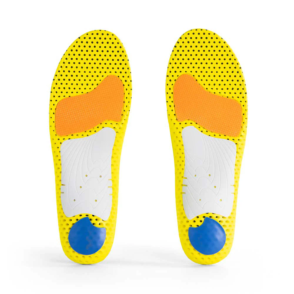 Vue de la base de la paire de semelles RUNPRO profil moyen avec soutien du cou-de-pied blanc, coussinet bleu pour le talon, coussinet orange pour le pied, base jaune #1-choix-devotre-profil_med