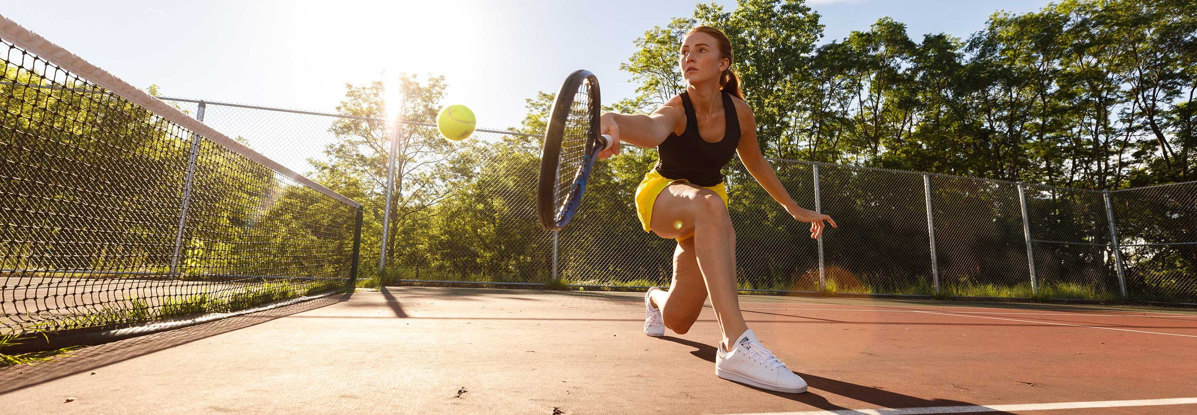 Femmes jouant au tennis